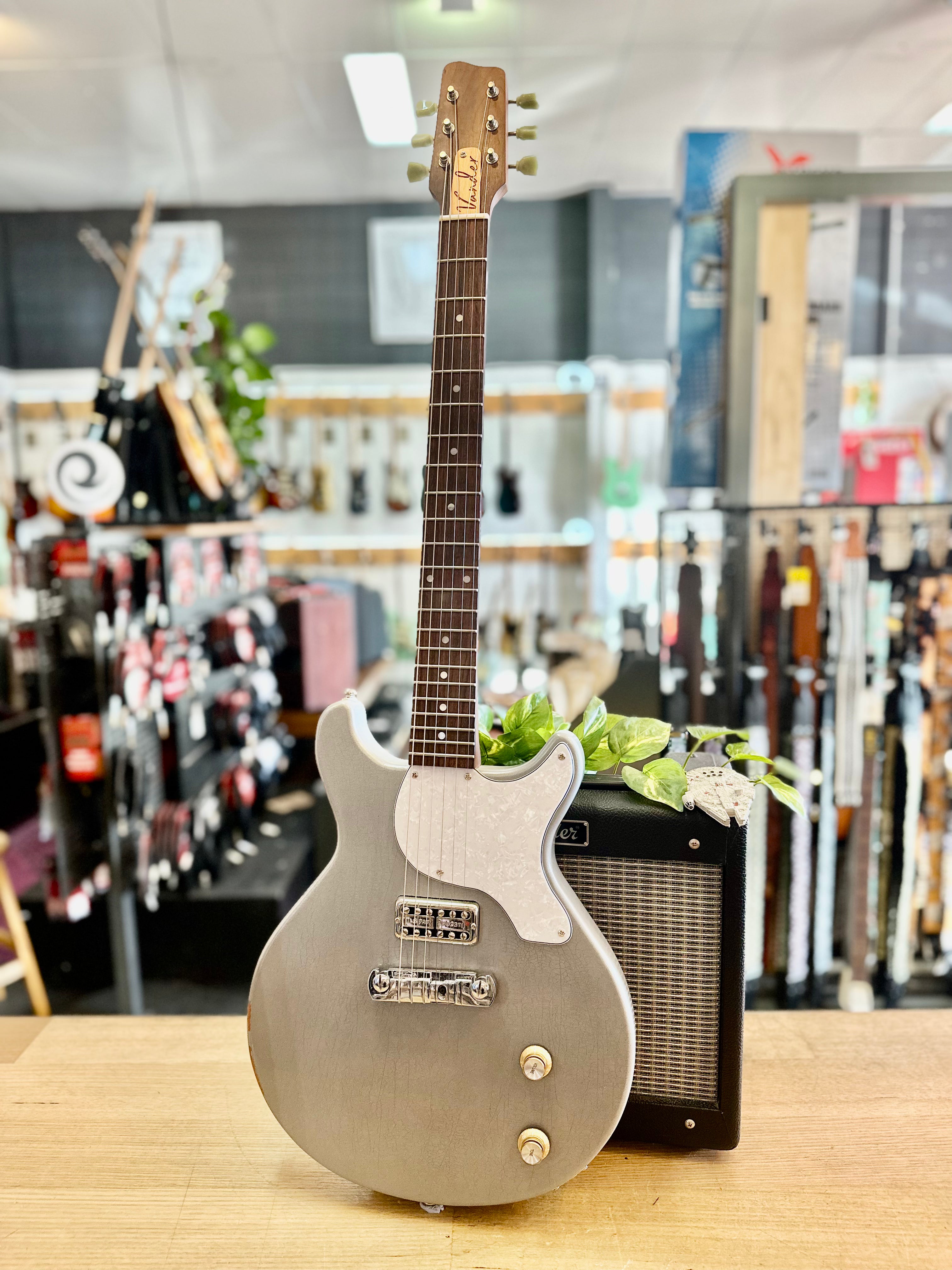Vander Guitars | Double Cut | Ex Demo | Relic Silver Metallic | SOLD Vander Guitars | Double Cut | Ex Demo | Relic Silver Metallic | SOLD